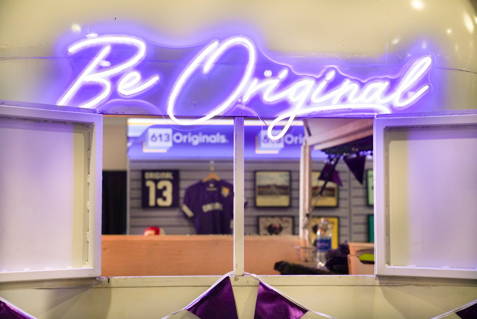 Be Original neon sign